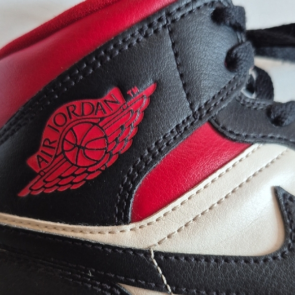 Pre-owned NIKE AirJordans Womens Athletic Tennis Shoes - Picture 14 of 15